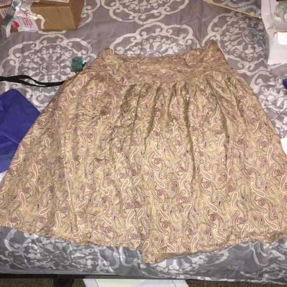 Dresses & Skirts - Short skirt